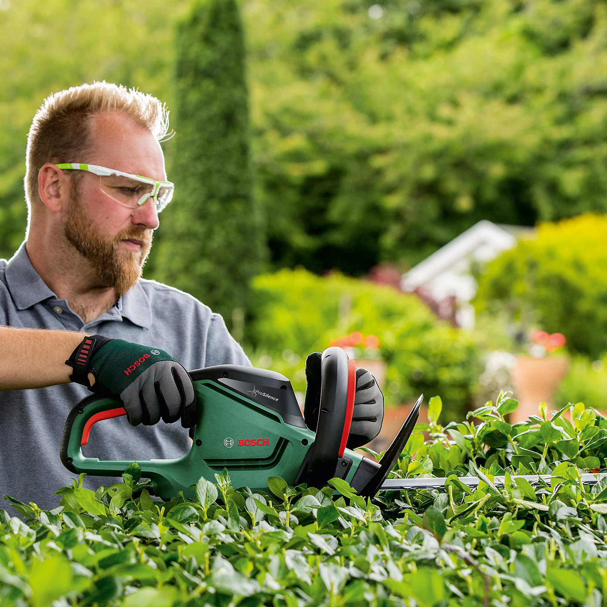 Bosch UniversalHedgeCut Corded 480W Hedge trimmer - 600mm - Image 6